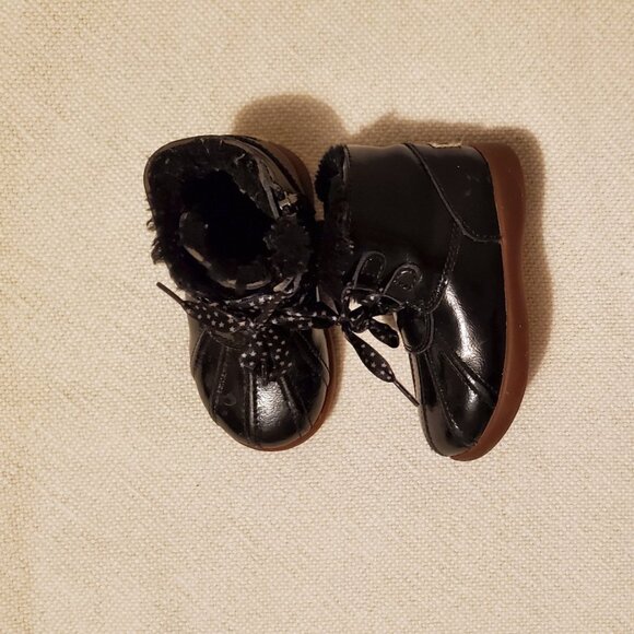 UGG baby boots size 6 - Picture 3 of 4